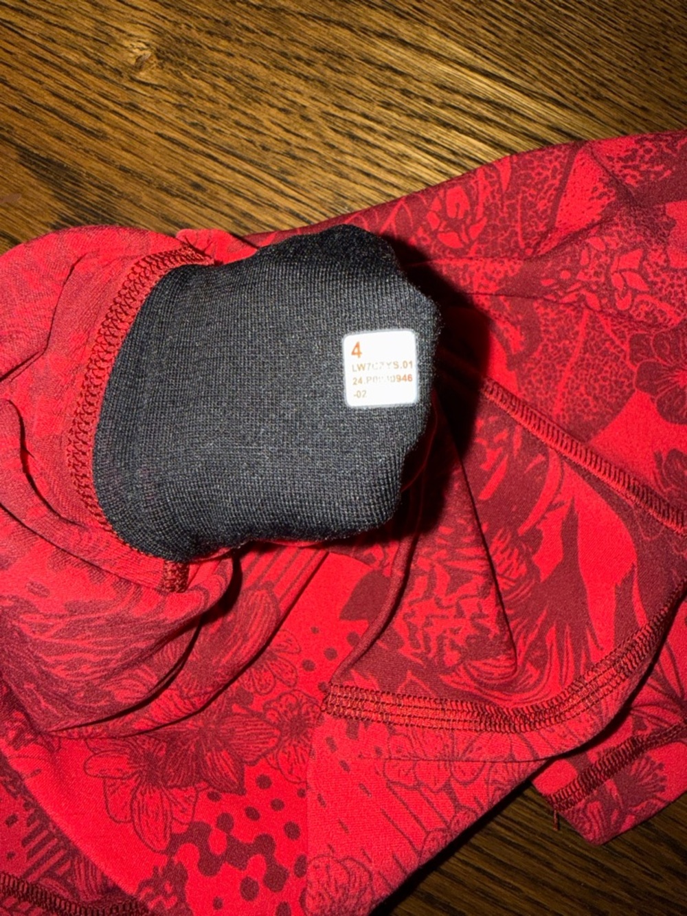 lululemon athletica Align HR 6in Red Floral Shorts (Team Canada version) - Picture 7 of 8